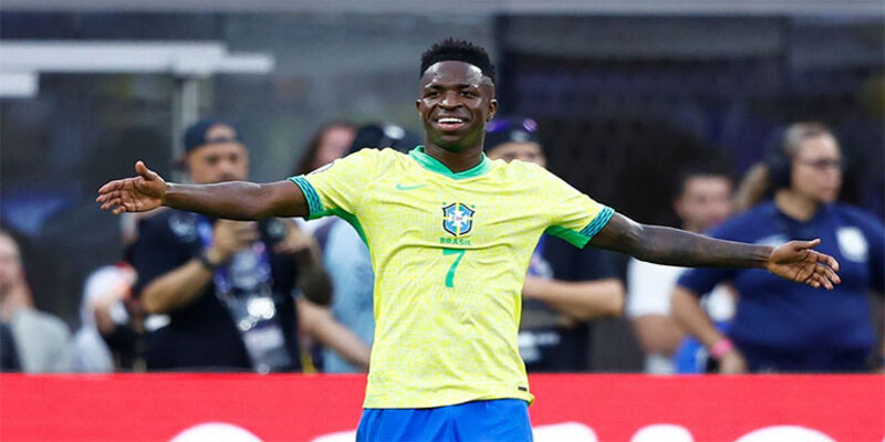 Vinicius ở đội tuyển quốc gia Brazil mặc số áo nào?