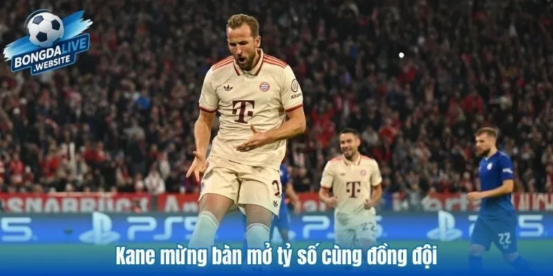 Kane mừng bàn mở tỷ số cùng đồng đội